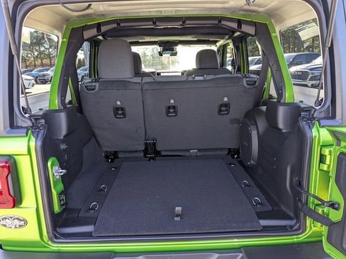 New 2025 Jeep Wrangler Unlimited Rubicon w/ Technology Group image 26