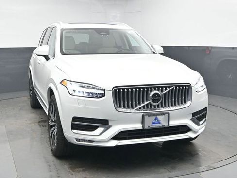 Used 2023 Volvo XC90 B5 Plus image 2