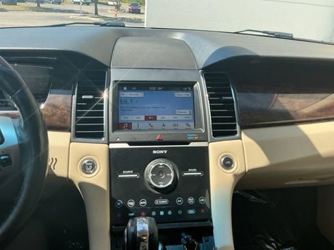 Used 2018 Ford Taurus Limited FWD image 23