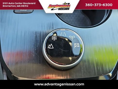 Used 2024 Nissan Rogue SV image 18