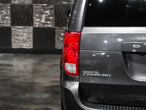 Used 2018 Dodge Grand Caravan SXT FWD image 42
