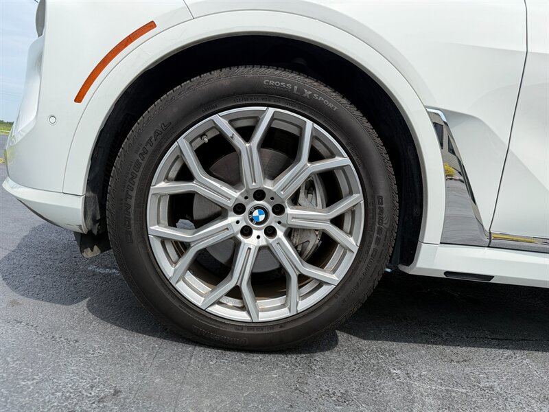 Used 2023 BMW X7 xDrive40i w/ Premium Package AWD/4WD image 32