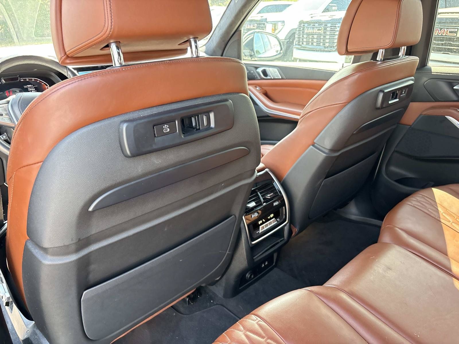 Used 2022 BMW X7 xDrive40i w/ Premium Package AWD/4WD image 26