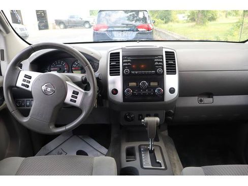 Used 2013 Nissan Frontier SV w/ SV Value Truck Pkg AWD/4WD image 7
