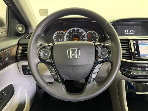 Used 2017 Honda Accord Touring image 34