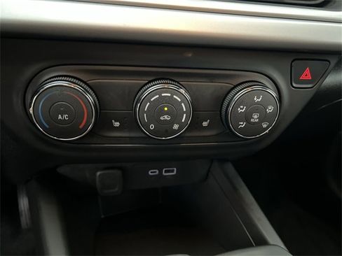 Certified 2024 Chevrolet Trax RS w/ Driver Confidence Package image 15