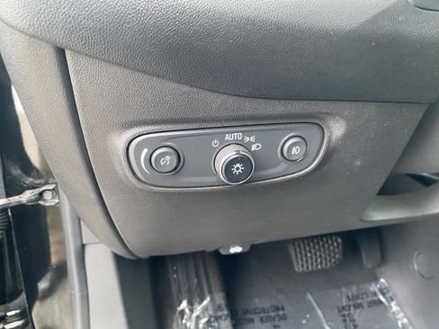 Used 2020 Chevrolet Equinox LT image 17