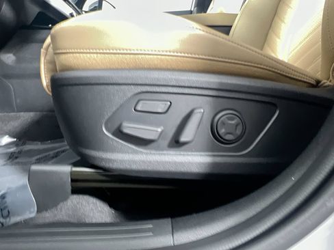 Certified 2025 Kia Sorento SX Prestige w/ Olive Brown Leather Package AWD/4WD image 14