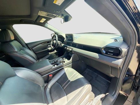 Used 2025 Honda Pilot TrailSport image 32