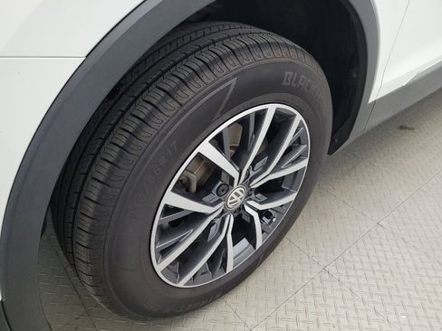 Used 2020 Volkswagen Tiguan SE AWD/4WD image 31