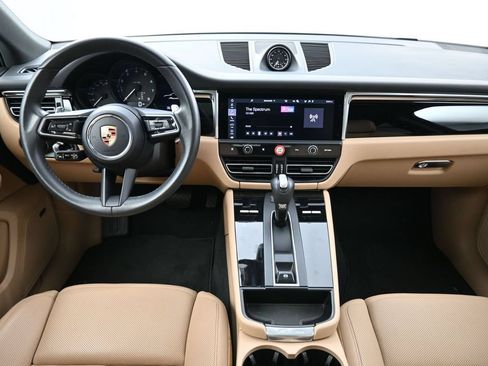 Certified 2025 Porsche Macan AWD/4WD image 6