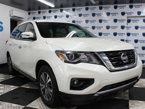 Used 2017 Nissan Pathfinder SL w/ SL Tech Package AWD/4WD image 5