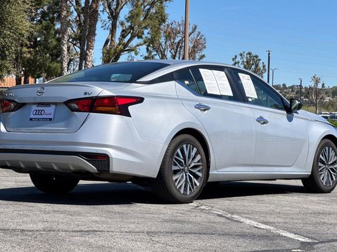 Used 2024 Nissan Altima 2.5 SV FWD image 4