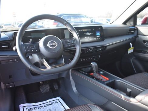 Used 2025 Nissan Kicks SR image 18