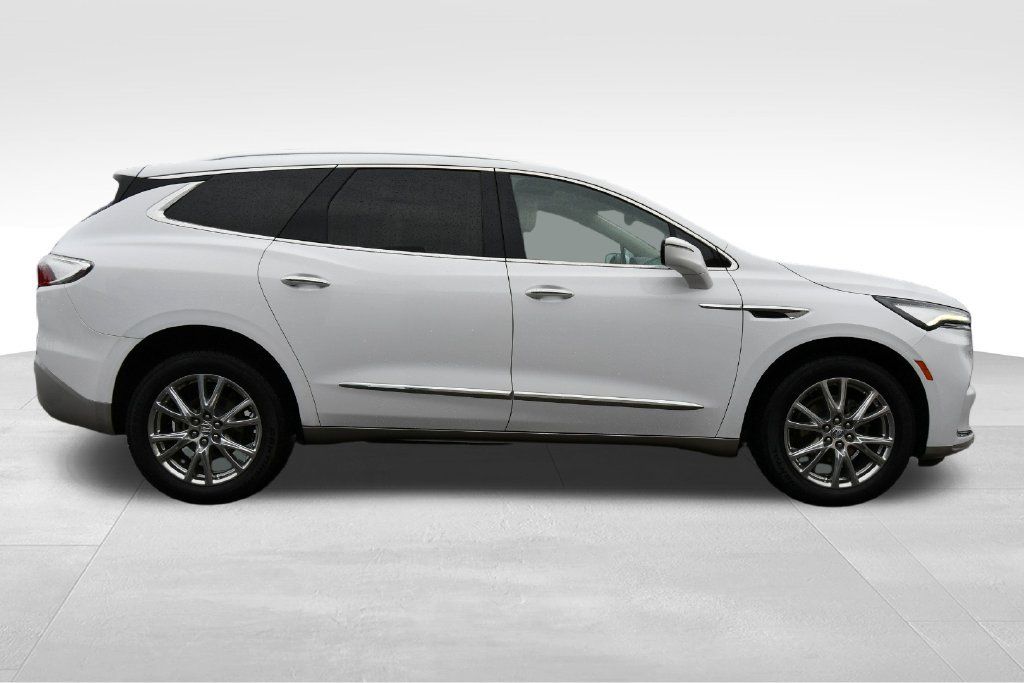 Used 2023 Buick Enclave Essence w/ Experience Buick Package AWD/4WD image 9
