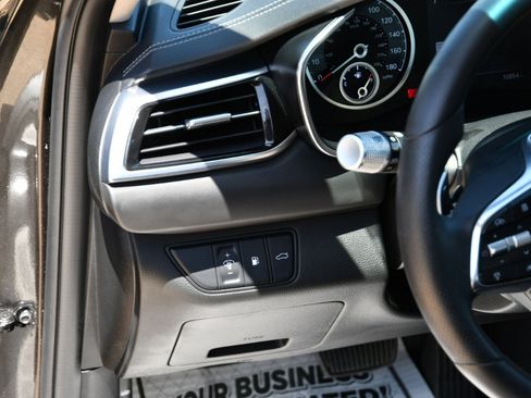 Used 2025 Genesis G70 2.5T image 7