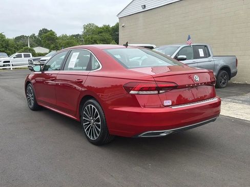 Used 2022 Volkswagen Passat 2.0T FWD image 3