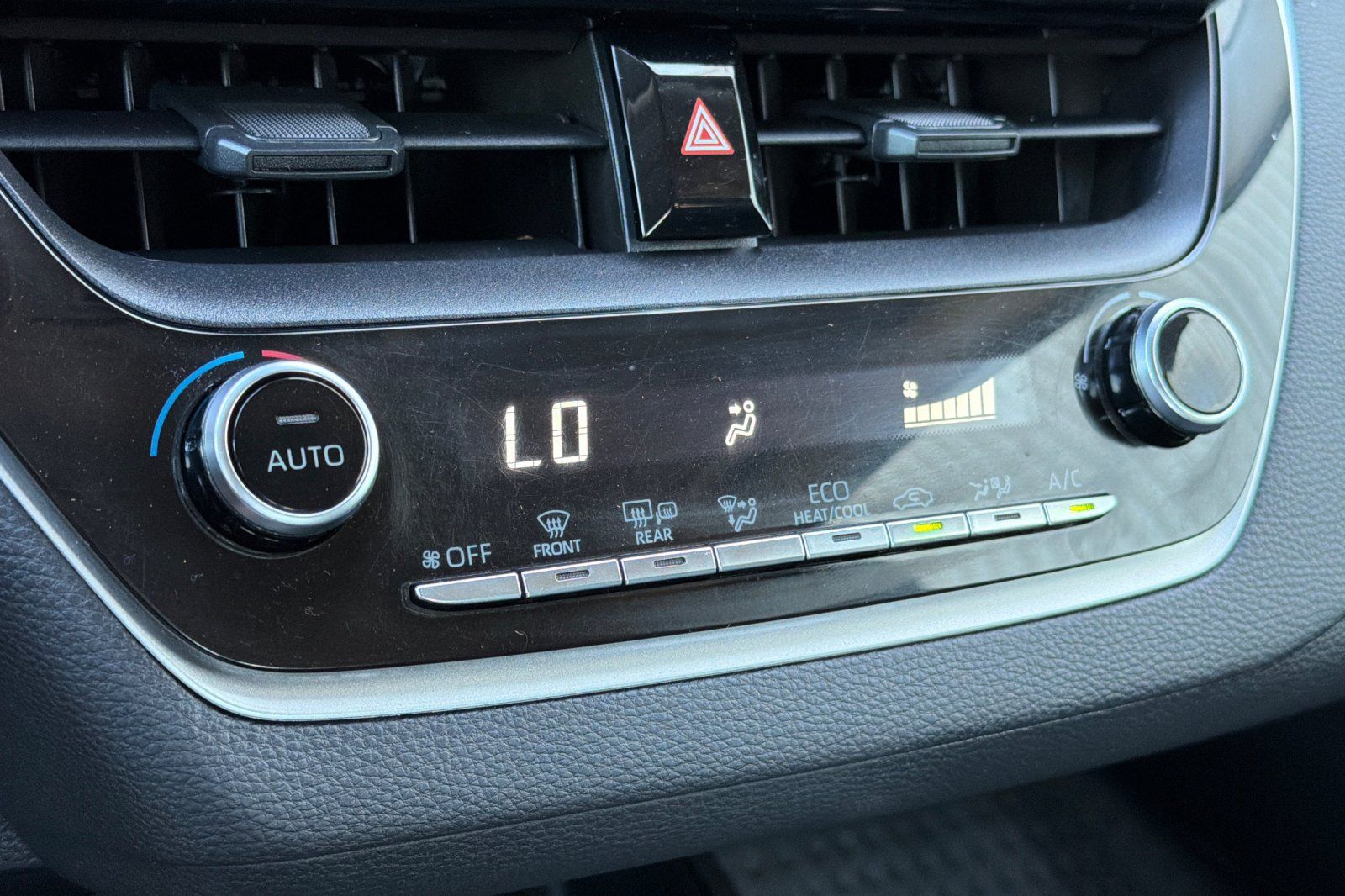 Used 2022 Toyota Corolla LE FWD image 18