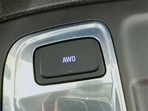 Used 2023 Chevrolet Equinox LT w/ Driver Convenience Package image 18