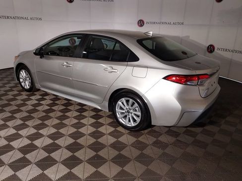 Used 2025 Toyota Corolla LE w/ LE Premium Package FWD image 6