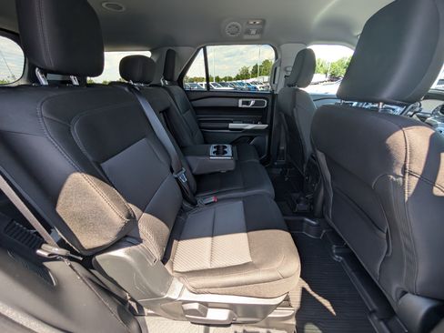 Certified 2023 Ford Explorer XLT AWD/4WD image 11