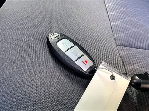 Used 2024 Nissan Titan SV image 13