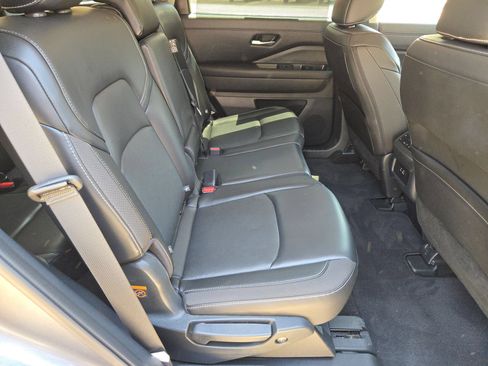 Certified 2025 Nissan Pathfinder SL AWD/4WD image 25