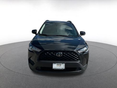 Used 2025 Toyota Corolla Cross LE image 4