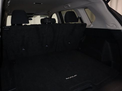 Certified 2025 Nissan Rogue SV image 14