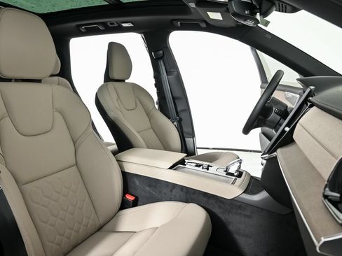 Used 2026 Volvo XC90 B6 Plus w/ Protection Package Premier AWD/4WD image 25
