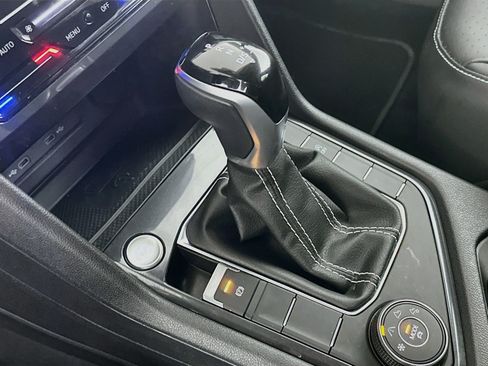 Used 2023 Volkswagen Tiguan SE AWD/4WD image 24