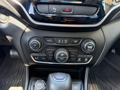 Used 2020 Jeep Cherokee Limited AWD/4WD image 17