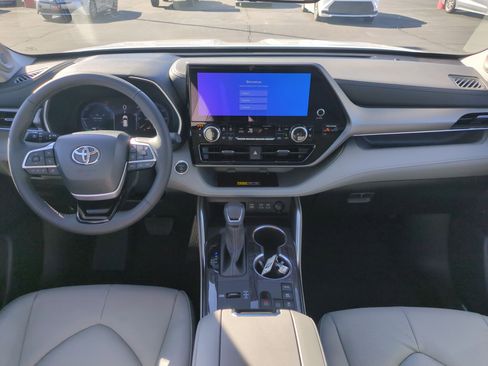 New 2026 Toyota Highlander Limited image 10