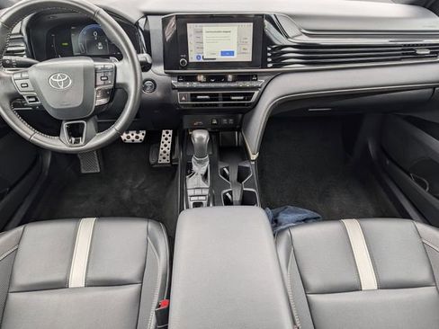 Used 2025 Toyota Camry SE FWD image 10