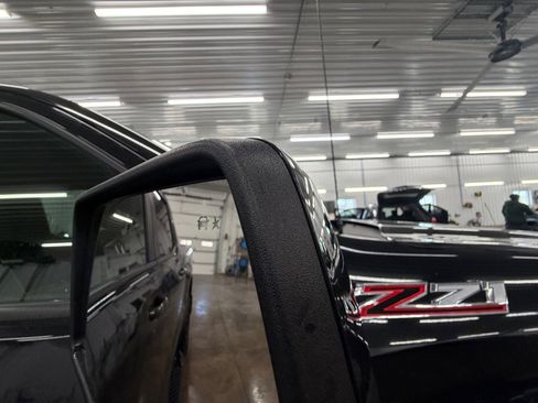 Used 2021 Chevrolet Silverado 1500 LT Trail Boss w/ Convenience Package II AWD/4WD image 25