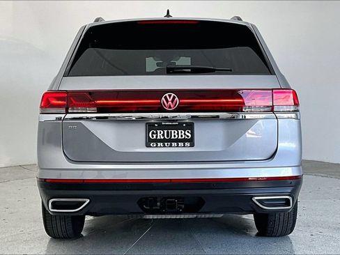 Used 2025 Volkswagen Atlas SE FWD image 4