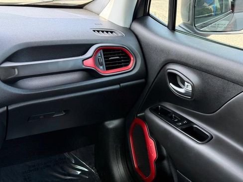Used 2020 Jeep Renegade Trailhawk AWD/4WD image 12
