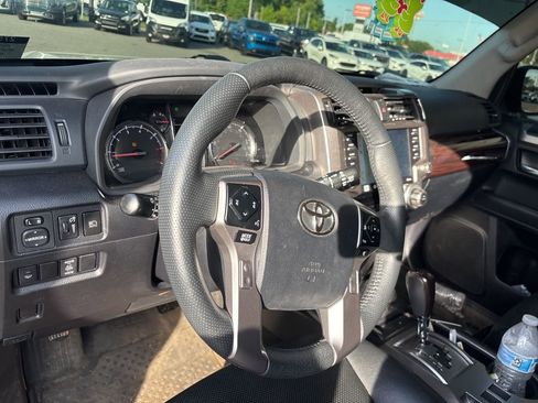 Used 2021 Toyota 4Runner Limited AWD/4WD image 4