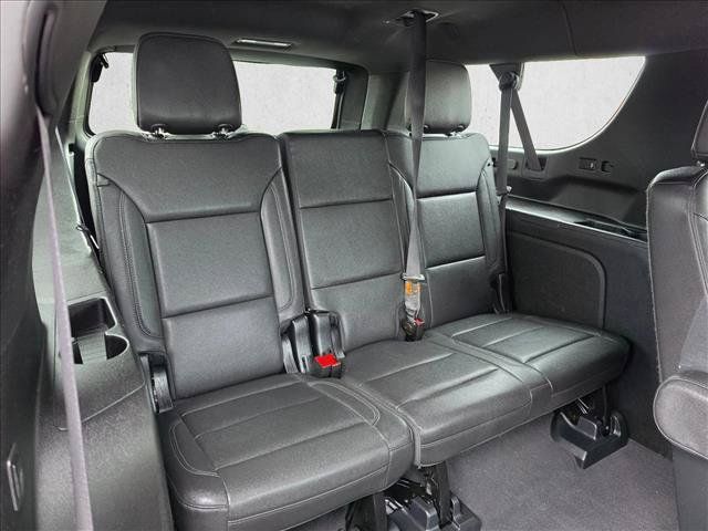 Used 2023 Chevrolet Suburban Z71 w/ Luxury Package AWD/4WD image 13
