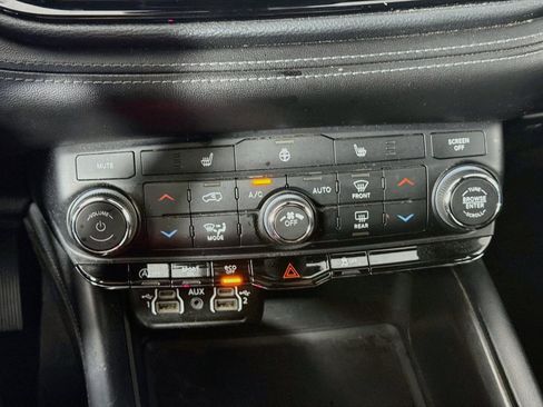 Used 2023 Dodge Durango SXT RWD image 24