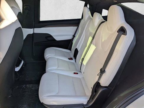 Used 2022 Tesla Model X image 19