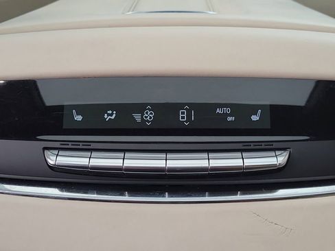 Certified 2022 Cadillac Escalade Premium Luxury Platinum image 16