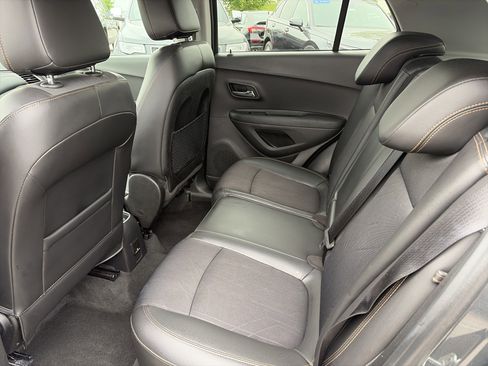 Used 2019 Chevrolet Trax LT w/ LT Convenience Package AWD/4WD image 19