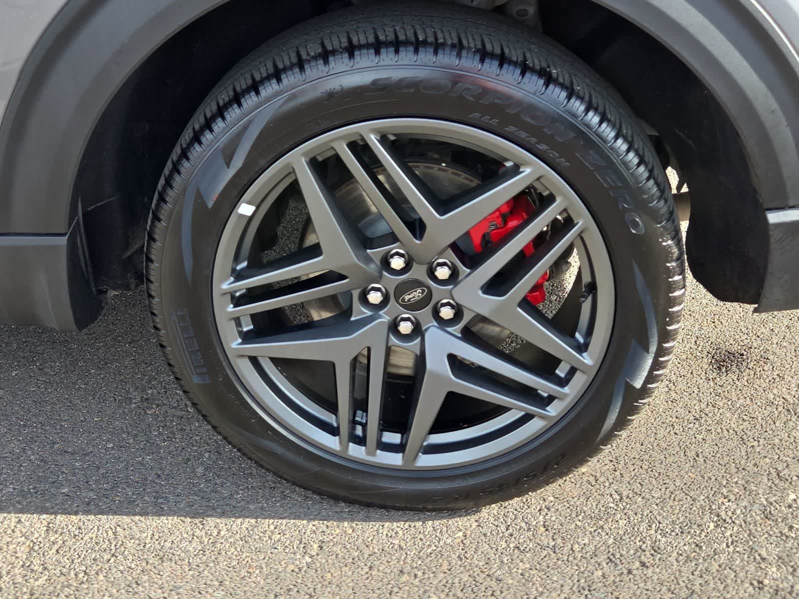 Used 2025 Ford Explorer ST-Line w/ ST-Line Street Pack AWD/4WD image 16