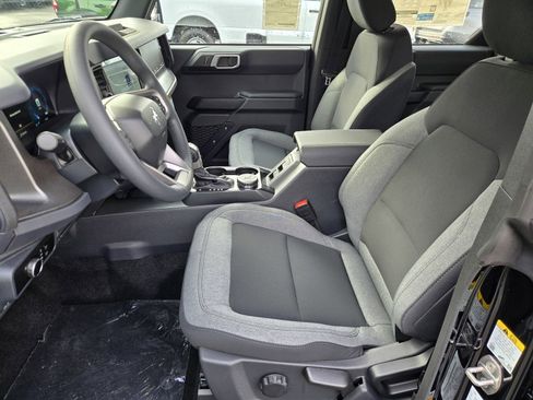 New 2025 Ford Bronco 4-Door image 8