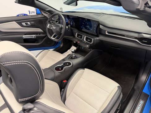 Used 2025 Ford Mustang GT Premium image 23