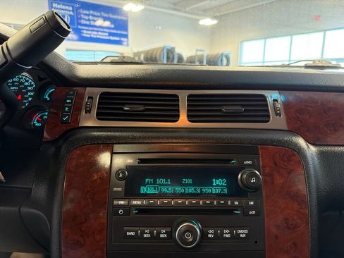 Used 2013 Chevrolet Suburban LT w/ Luxury Package AWD/4WD image 13