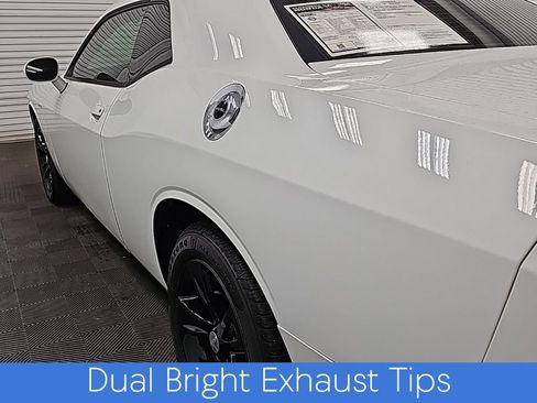 Used 2015 Dodge Challenger SXT image 7