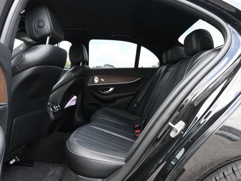 Used 2017 Mercedes-Benz E 300 image 18