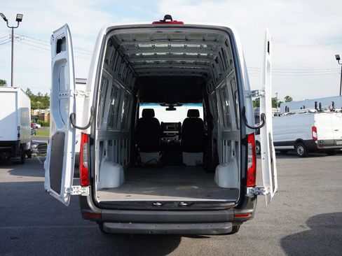 Used 2023 Mercedes-Benz Sprinter 2500 image 5